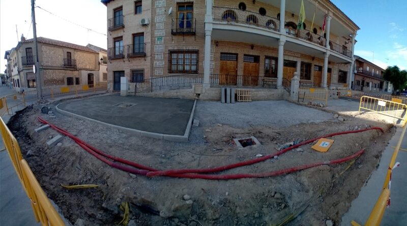 Yunclillos remodela la plaza y la fachada del Ayuntamiento