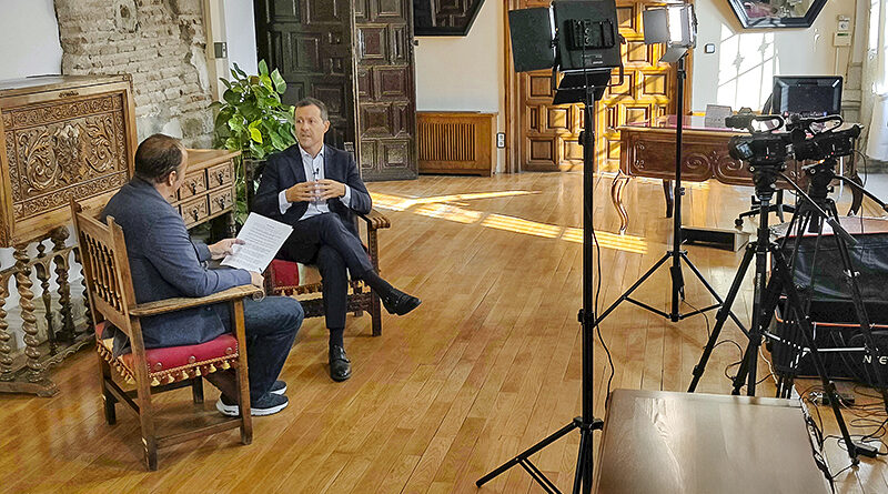 Carlos Velazquez durante la entrevista