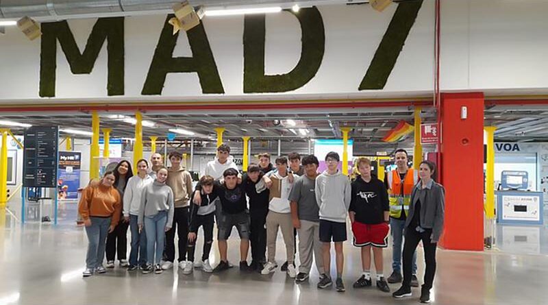 Estudiantes visitan Amazón en Illescas en el marco del Proyecto Empresa-Educación