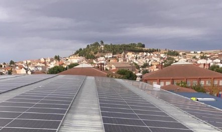 Instalaciones de paneles solares en el Polideportivo de Esquivias