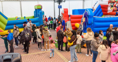 Niños riendo y jugando en Navipark en Numancia de la Sagra