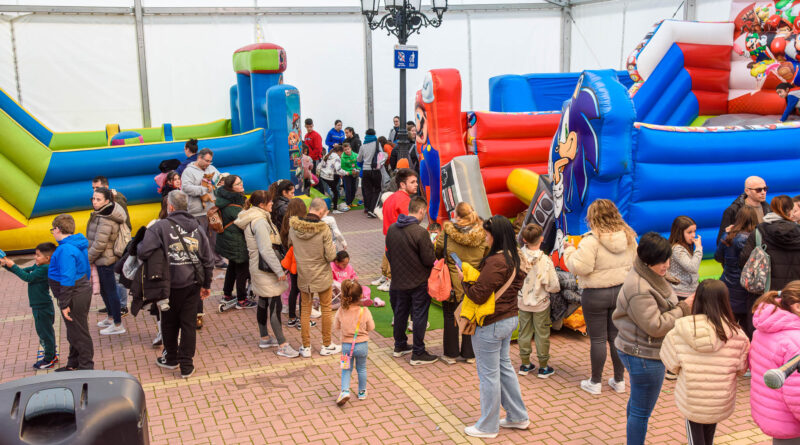 Niños riendo y jugando en Navipark en Numancia de la Sagra