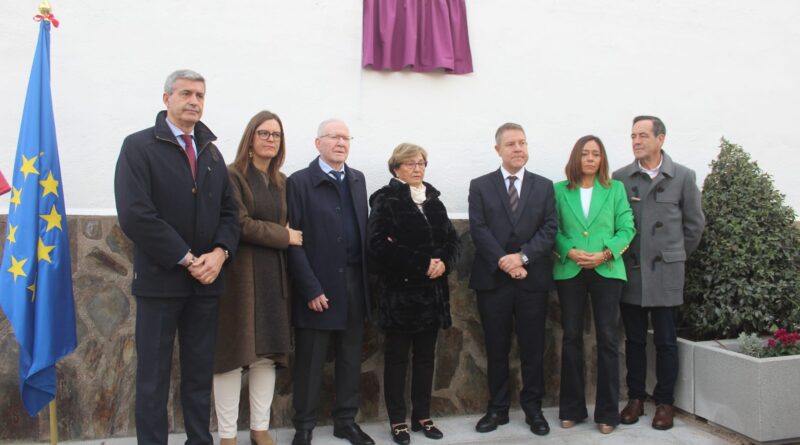 Olías inaugura el Paseo de la Educación ‘Ángel Martín de la Cuadra’