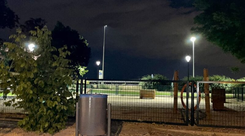 Farola con tecnología LED iluminando una calle de Torrejón de Velasco.