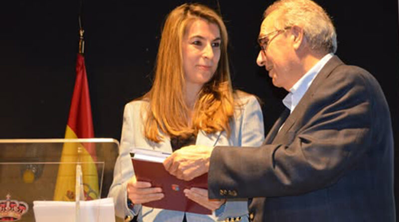 Gala conmemorativa del 257 aniversario del Privilegio de Exención de Esquivias, con la alcaldesa Almudena González y el cronista Jaime García González.