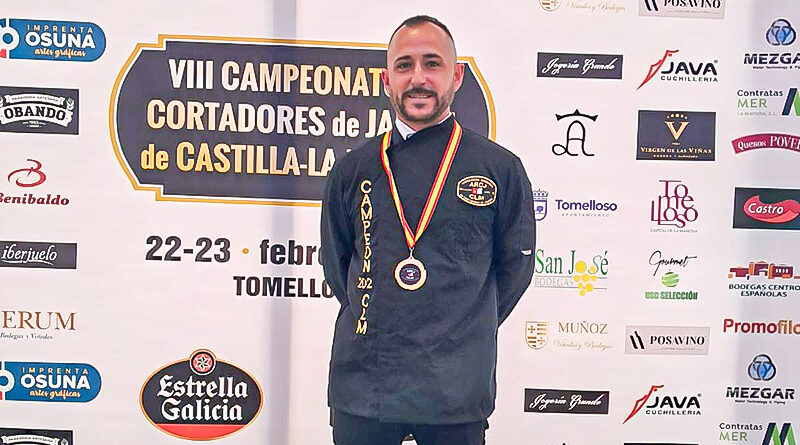 Cortador de jamón Víctor Doblado campeón en Tomelloso