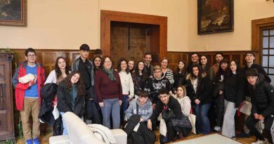 Estudiantes visitan la Diputación de Toledo y aprenden sobre su funcionamiento.